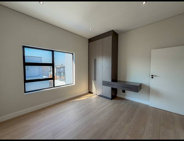 4 BEDROOM FREESTANDING FOR SALE IN FOUNTAINBROOK ESTATE